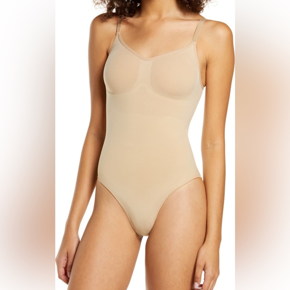 SKIMS Sculpting Snaps Bodysuit NWOT
4X/5X CLAY